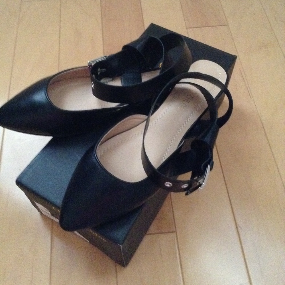 NWT Chase + Chloe Jane Flat (Size 7)